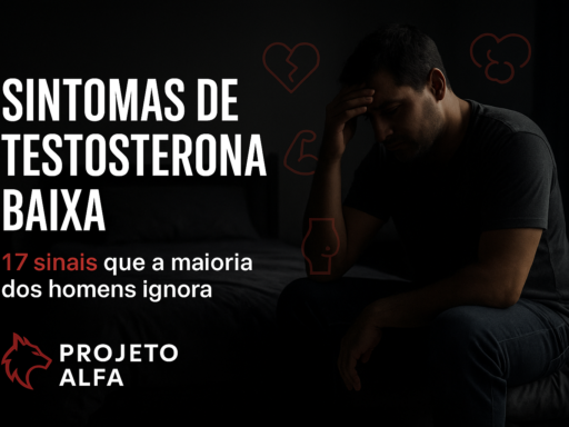 Homem adulto sentado cansado na beira da cama, em quarto escuro, representando sintomas de testosterona baixa, com título “Sintomas de Testosterona Baixa: 17 sinais que a maioria dos homens ignora” e logo do Projeto Alfa.